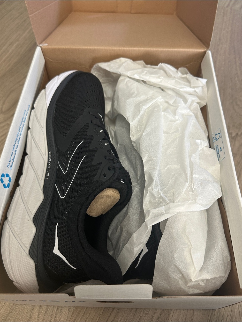 Hoka Women’s W ARAHI 5 Black and White